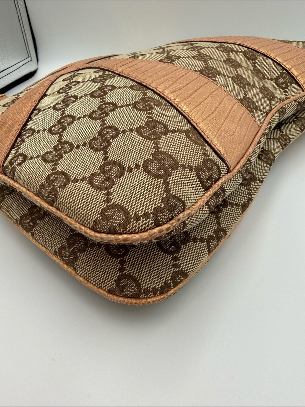 Gucci Tom Ford GG Canvas Shoulder Bag with Lizard Leather Trim and Gold Chains - Picture 3 of 11